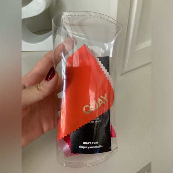 QUAY AUSTRALIA PVC See through Plastic Snap Sunglasses Protective Case BRAND NEW - Picture 3 of 4